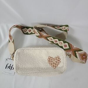 NEW Beyond the Beach Los Angeles LOVE Shearling Crossbody Cosmetic Bag NWT